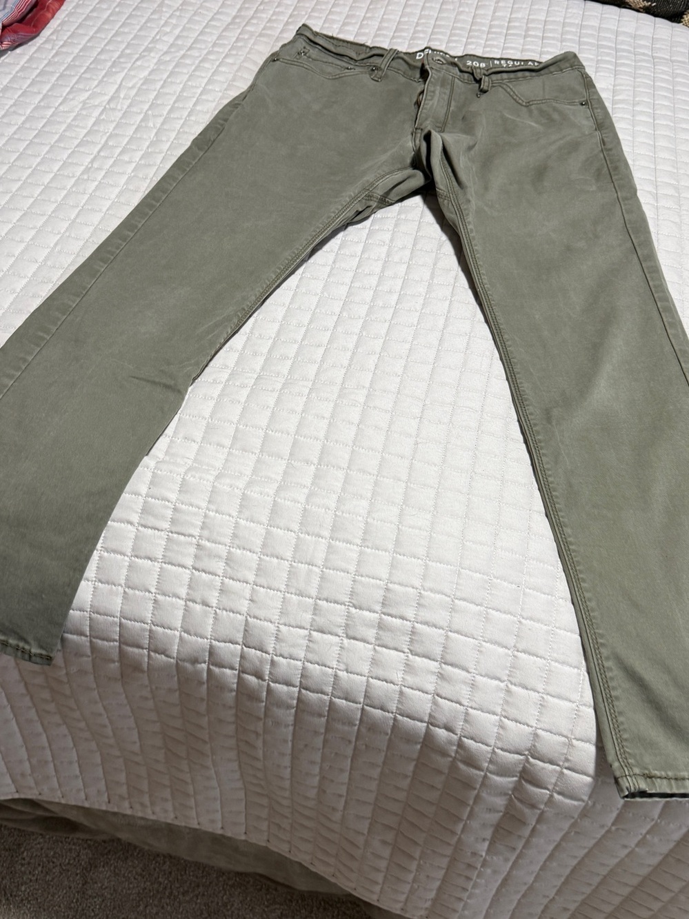 Men’s 2 pairs Levi's Light Olive Green Utility Pants size 30x30